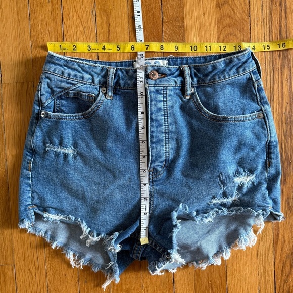 WE THE FREE Curvy High Rise Denim Shorts medium Wash size 28 - Picture 4 of 4
